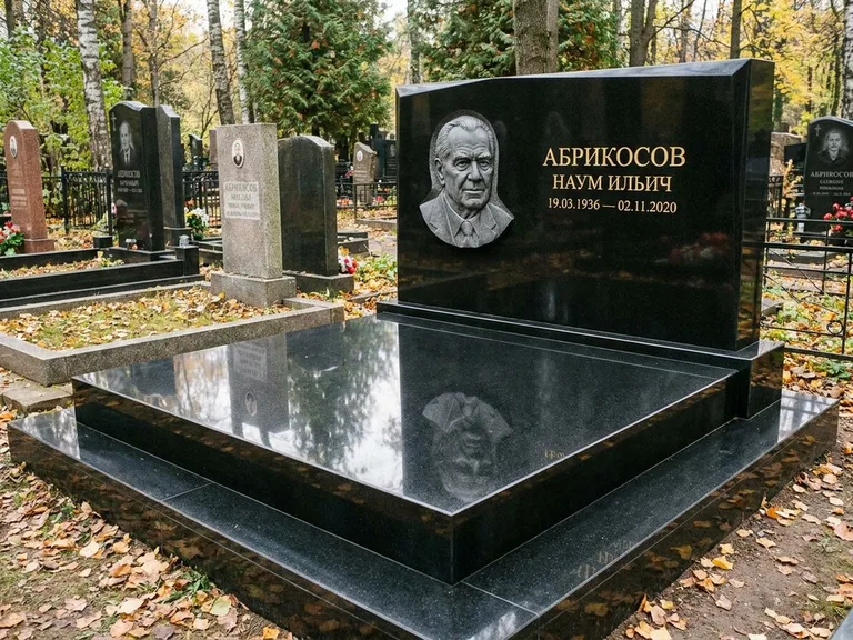 Памятник с барельефом — выполненная работа 37 в Томске