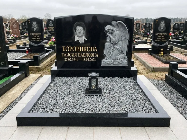 Памятник с барельефом — выполненная работа 38 в Томске