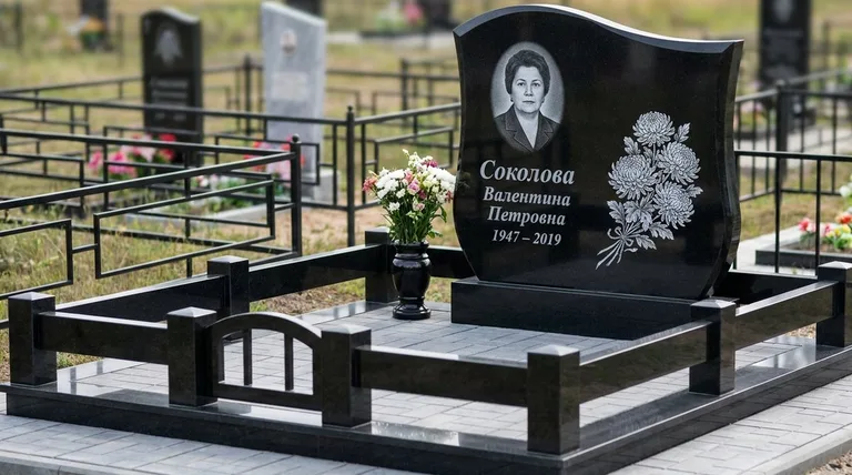 Памятник с гравировкой хризантем — выполненная работа «Соколова» в Томске