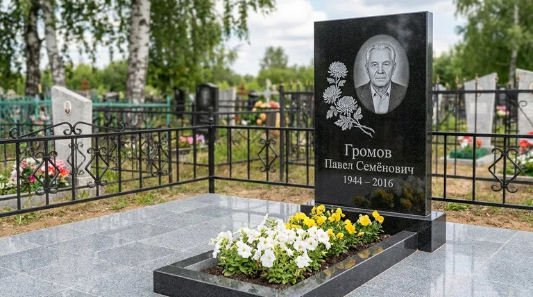 Памятник с гравировкой хризантем — выполненная работа «Громов» в Томске