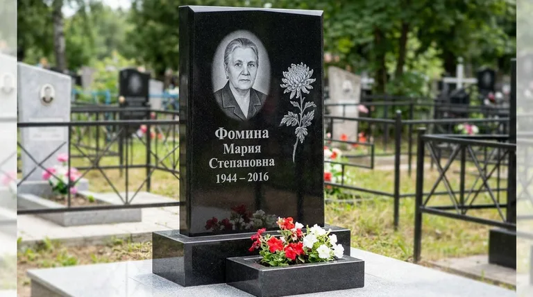 Памятник с гравировкой хризантем — выполненная работа «Фомина» в Томске