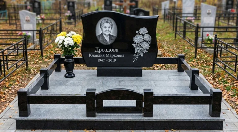 Памятник с гравировкой хризантем — выполненная работа «Дроздова» в Томске