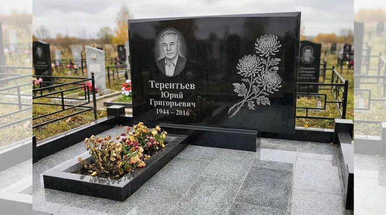 Памятник с гравировкой хризантем — выполненная работа «Терентьев» в Томске