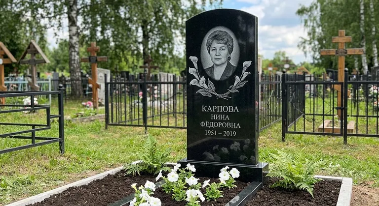 Памятник с гравировкой калл — выполненная работа «Карпова» в Томске