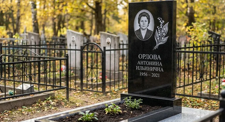 Памятник с гравировкой ландышей — выполненная работа «Орлова» в Томске