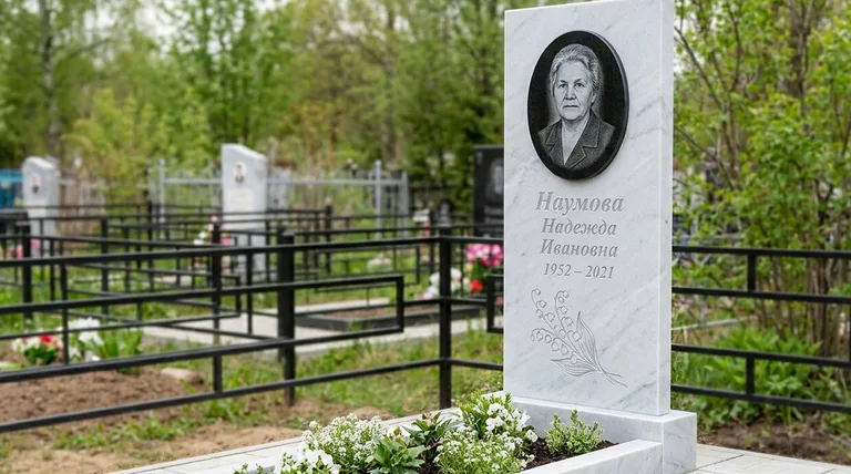 Памятник с гравировкой ландышей — выполненная работа «Наумова» в Томске