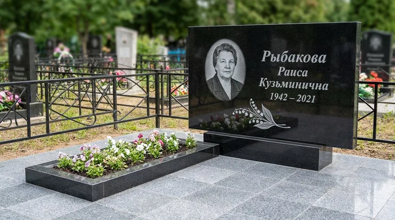 Памятник с гравировкой ландышей — выполненная работа «Рыбакова» в Томске