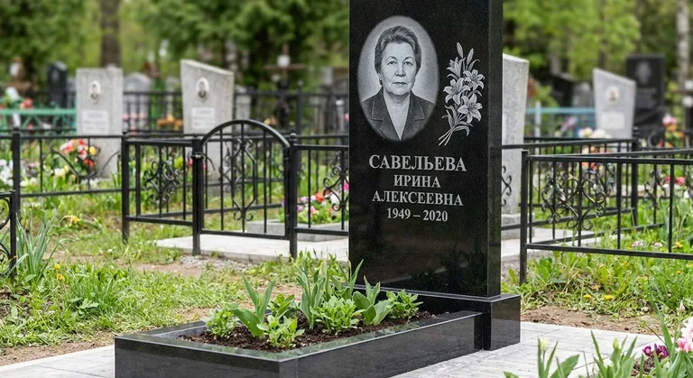 Памятник с гравировкой лилий — выполненная работа «Савельева» в Томске