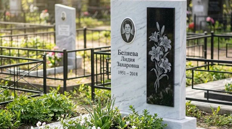 Памятник с гравировкой лилий — выполненная работа «Беляева» в Томске