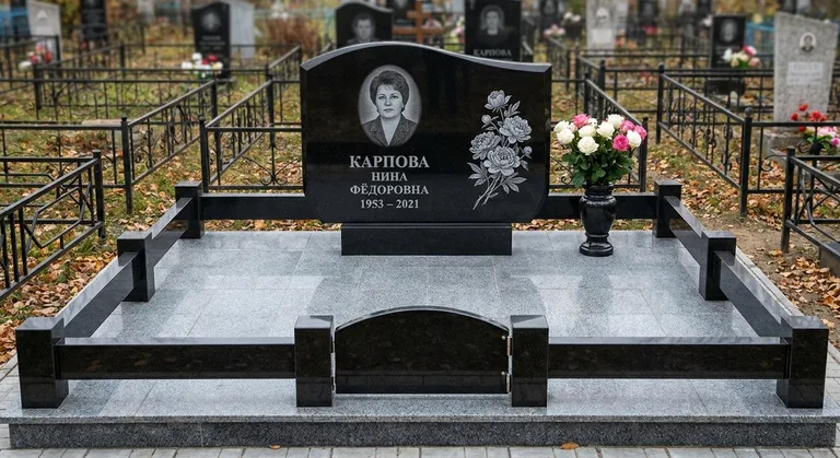 Памятник с гравировкой пионов — выполненная работа «Карпова» в Томске