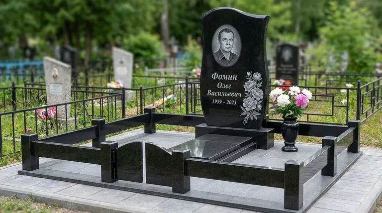 Памятник с гравировкой пионов — выполненная работа «Фомин» в Томске