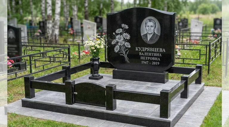 Памятник с гравировкой ромашек — выполненная работа «Кудрявцева» в Томске