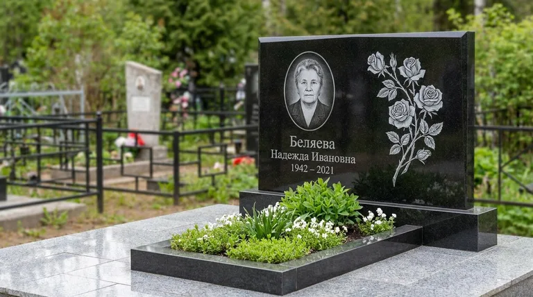 Памятник с гравировкой роз — выполненная работа «Беляева» в Томске