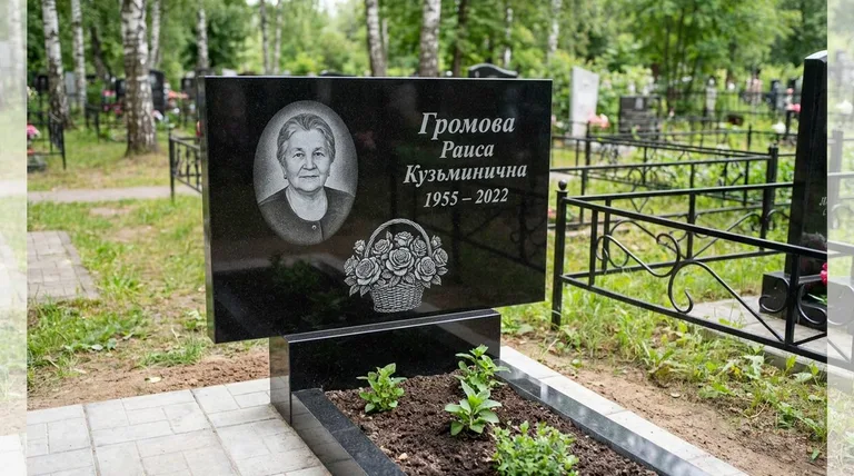 Памятник с гравировкой роз — выполненная работа «Громова» в Томске
