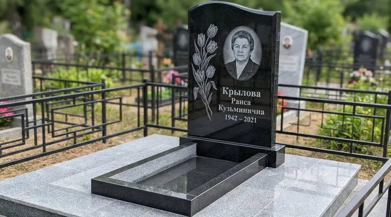 Памятник с гравировкой тюльпанов — выполненная работа «Крылова» в Томске