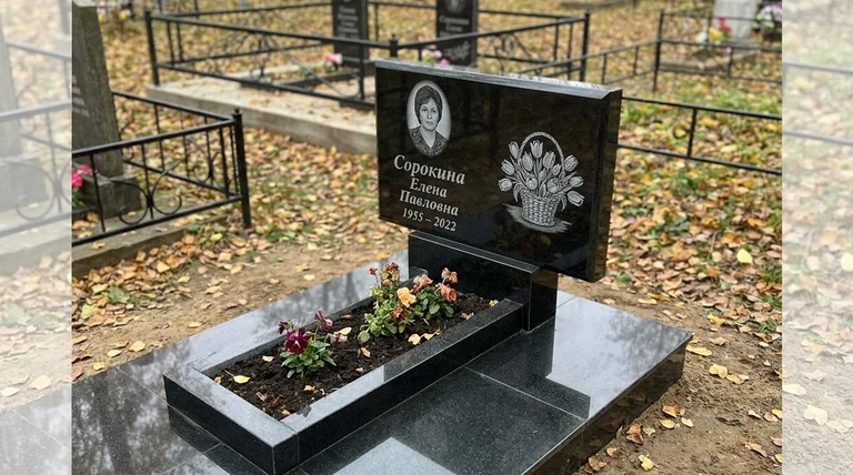 Памятник с гравировкой тюльпанов — выполненная работа «Сорокина» в Томске