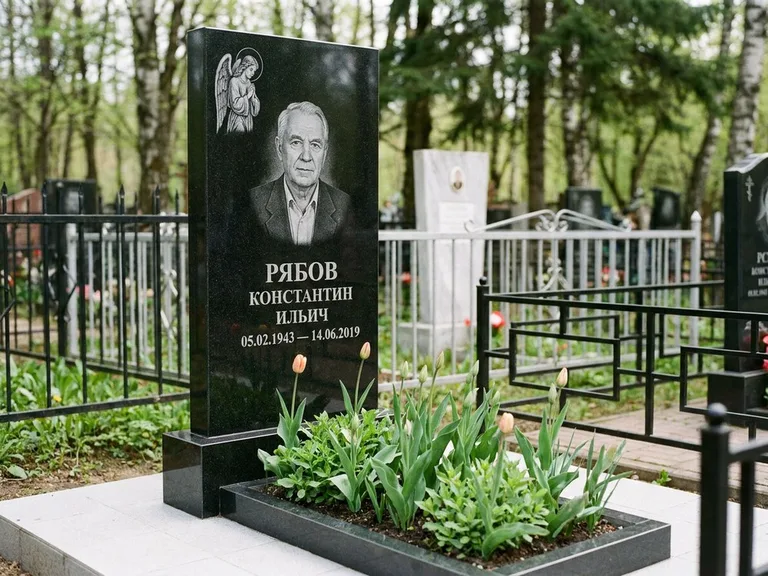 Памятник с гравировкой ангела — гравировка ангела с крестом рядом с эпитафией, работа «Фаддеев» в Томске