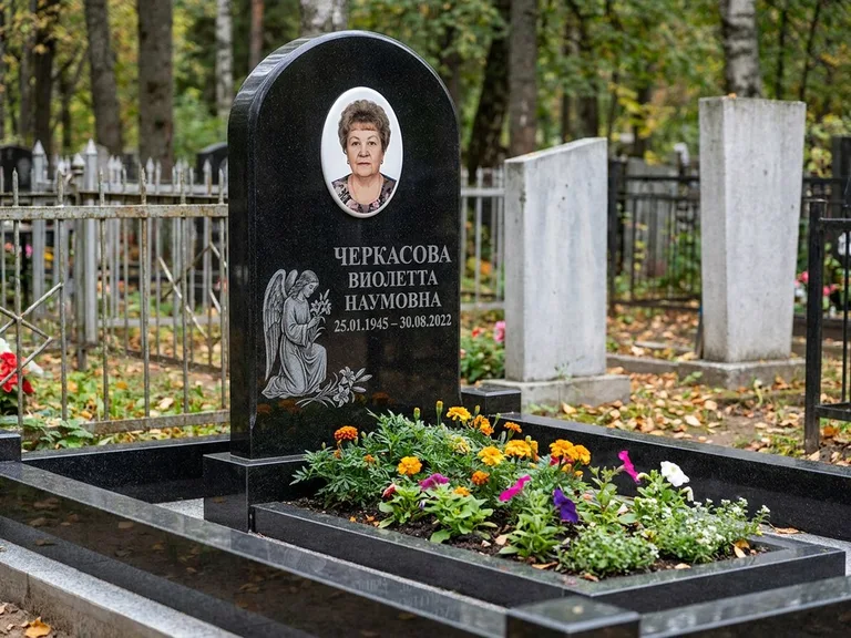 Памятник с гравировкой ангела — гравировка ангела с крестом рядом с эпитафией, работа «Журавлёва» в Томске