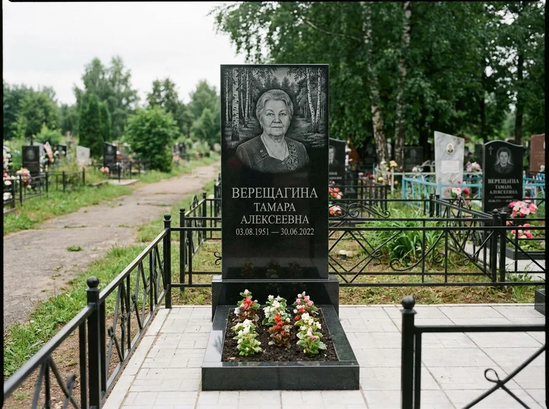 Памятник с гравировкой берёзы — гравировка берёзовой рощи в глубину, работа «Верещагина» в Томске