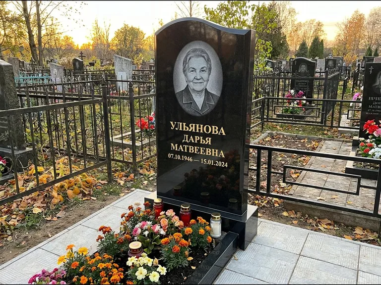 Гравировка портрета на чёрном граните — выполненная работа 12 в Томске