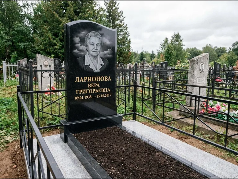 Гравировка портрета на чёрном граните — выполненная работа 16 в Томске