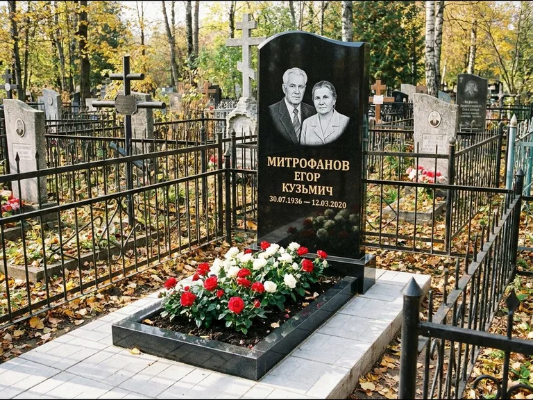 Гравировка портрета на чёрном граните — выполненная работа 17 в Томске