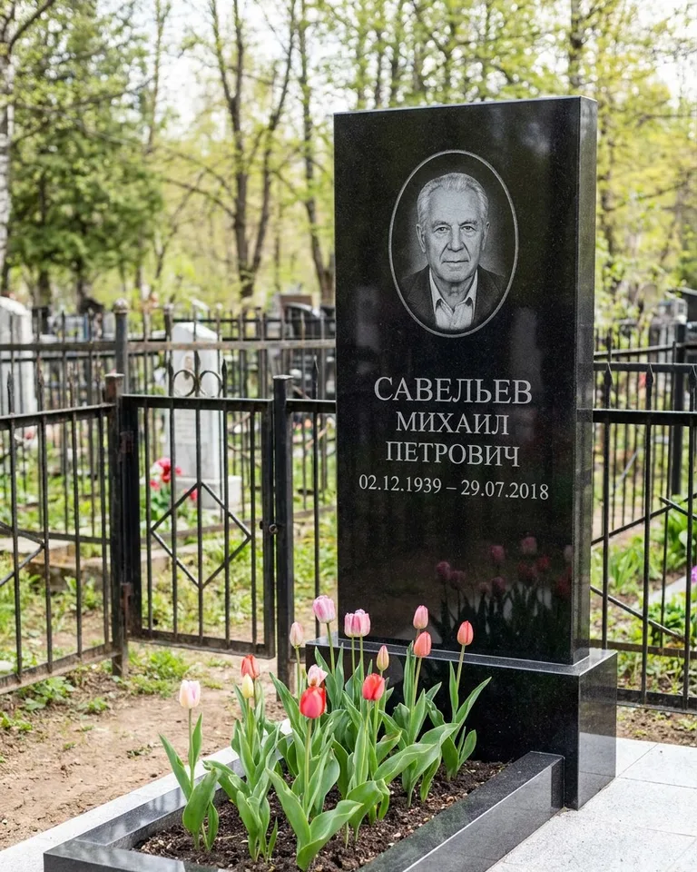 Горизонтальный памятник под ключ на гранитном основании в Томске