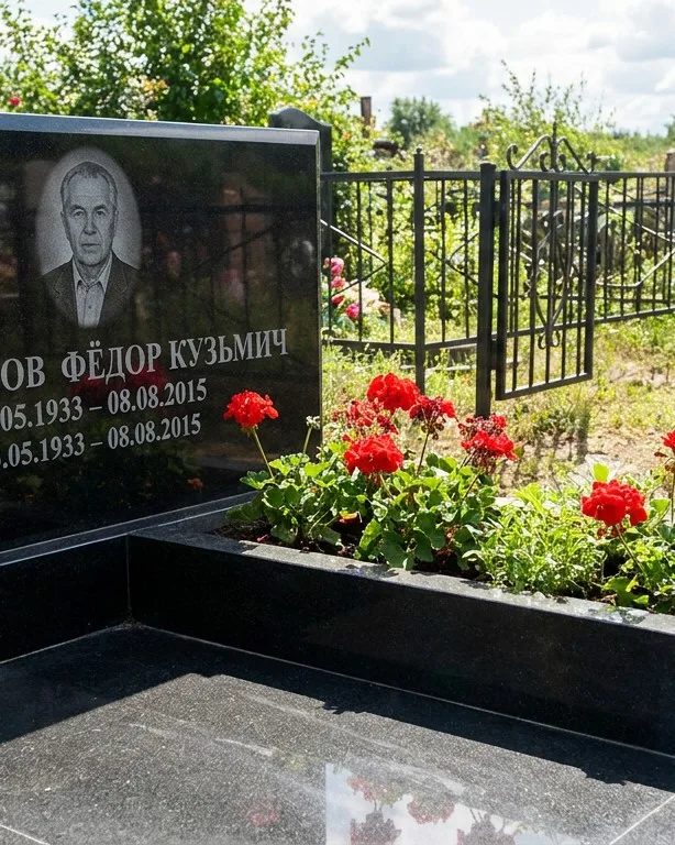 Двойной памятник под ключ с крестом в Томске