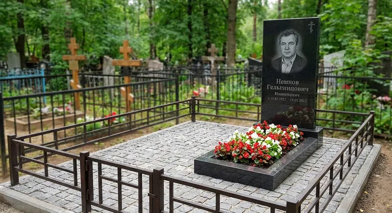 Памятник под ключ с цветником и благоустройством в Томске