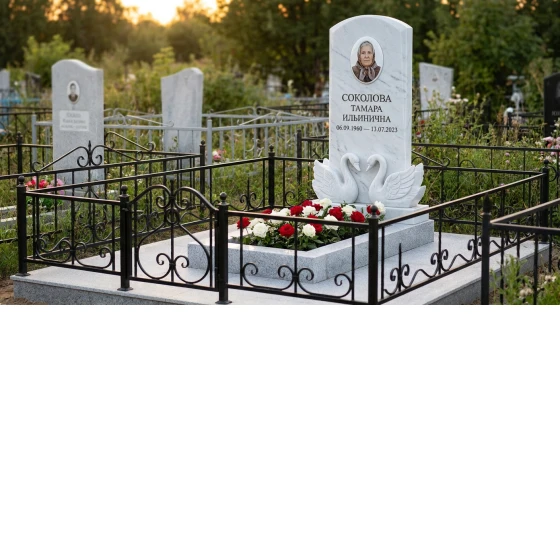 Памятник с парой лебедей из белого мрамора с фотопортретом