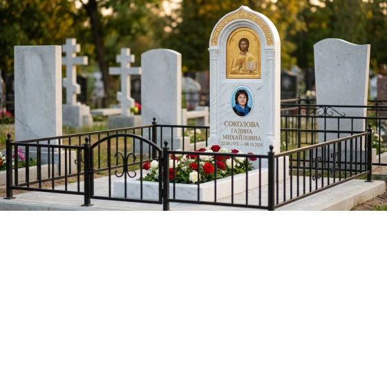 Памятник с иконой Спасителя из белого мрамора