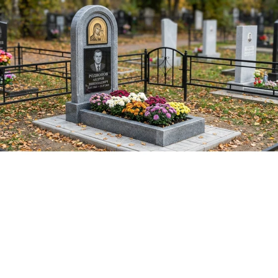 Часовня-стела с иконой Богородицы из мансуровского гранита