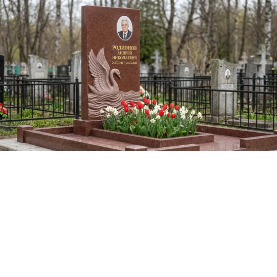 Памятник с лебедем из лезниковского гранита с глубокой фрезеровкой