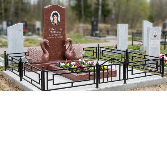 памятник с лебедем из красного гранита с портретом