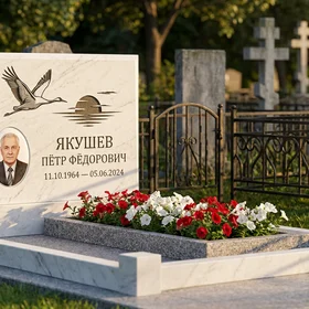 памятник с журавлями из белого мрамора с портретом