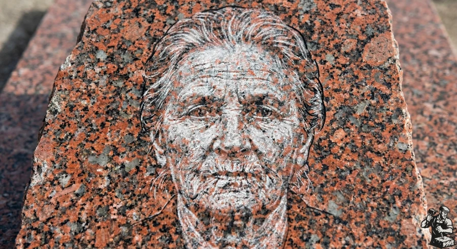 gravirovka-portreta-na-tsvetnom-granite-tekstura