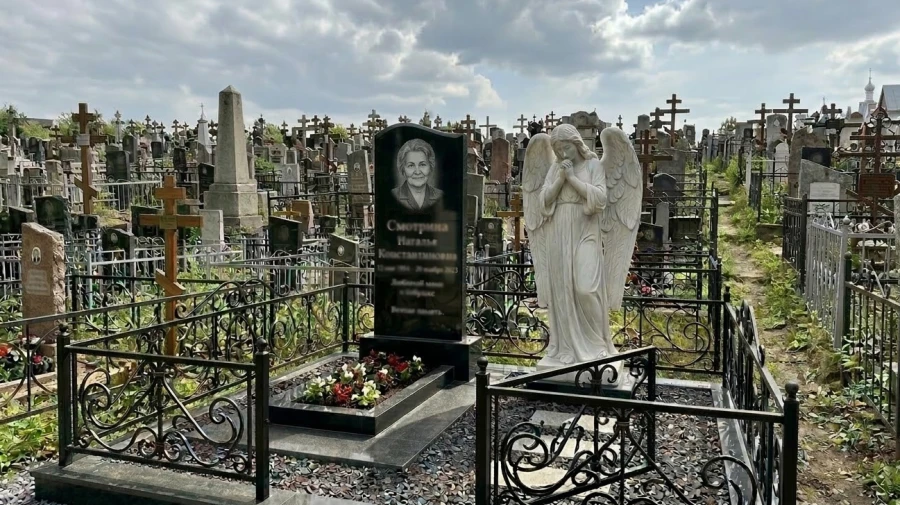 ustanovka-angela-na-mogilu3